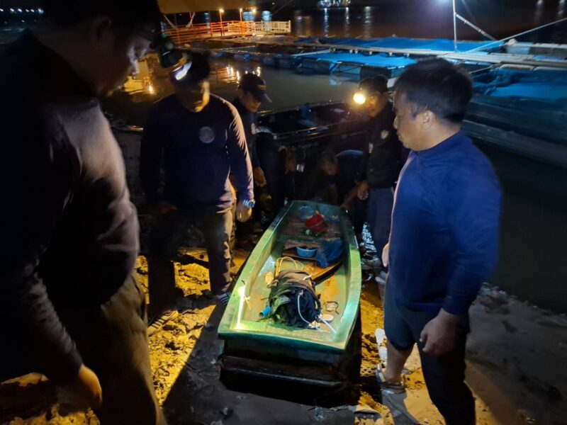อ่างทอง – ตรวจเข้มประมงอ่างทองกวาดล้างประมงผิดกฎหมายช่วงฤดูน้ำแดงยึดข่ายและอุปกรณ์ช็อตปลาผู้ต้องหาหนีลอยนวล