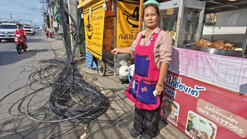 ปทุมธานี – ช่างสื่อสารทิ้งซากเคเบิลไหม้ขวางหน้าร้านอ้างหน้าที่การไฟฟ้าแม่ค้าโอดลูกค้าหายวินผวาเกี่ยวคอ