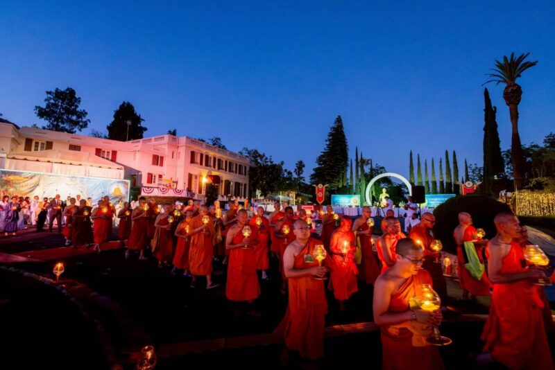 ปทุมธานี – ชาวพุทธในสหรัฐอเมริการวมใจจุดวิสาขประทีปบูชาพระสัมมาสัมพุทธเจ้า เนื่องในวันวิสาขบูชาโลก
