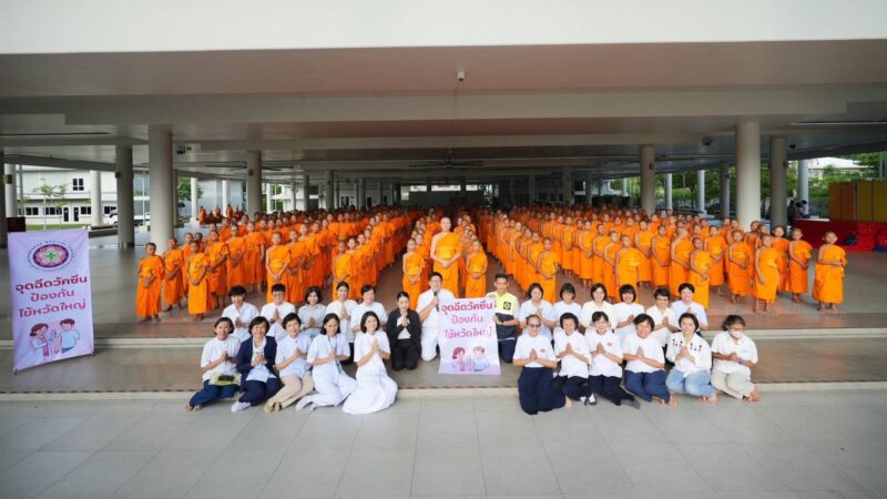 ปทุมธานี – เสริมภูมิคุ้มกันพระภิกษุและสามเณรวัดพระธรรมกาย รับวัคซีนไข้หวัดใหญ่กว่า 500 รูป