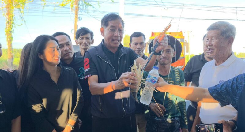 ปทุมธานี – นายกแจ๊ส ปลื้ม มหกรรมตกกุ้ง-ปลา คลอง 13 หนองเสือ ครั้งที่ 2 คนทะลักแน่นตลิ่ง