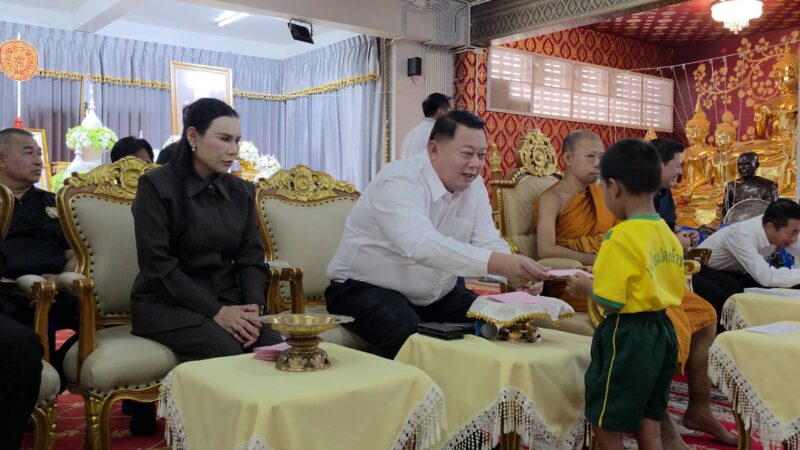 ปทุมธานี – นายกยุทธศักดิ์ นำทีมมอบทุนนักเรียนกว่า 120 ทุน ควบคู่พิธีฉลองตราตั้งฐานานุกรม-พระกรรมวาจาจารย์ วัดกล้าชอุ่ม