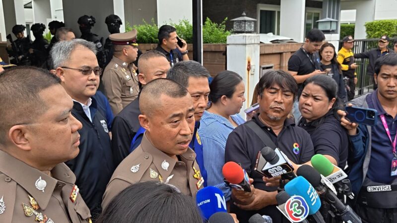 “มท.2” ควง “รอง ผบ.ตร.” แถลงผลปฏิบัติการ “ถอดเกล็ดมังกร” ทลายเครือข่าย “พ่อทิพย์” ออกหมายจับ 40 ราย ลุยเอาผิดเจ้าหน้าที่รัฐ-บุคลากรโรงพยาบาล-ชาวจีน ขยายผลถึงขบวนการออนไลน์