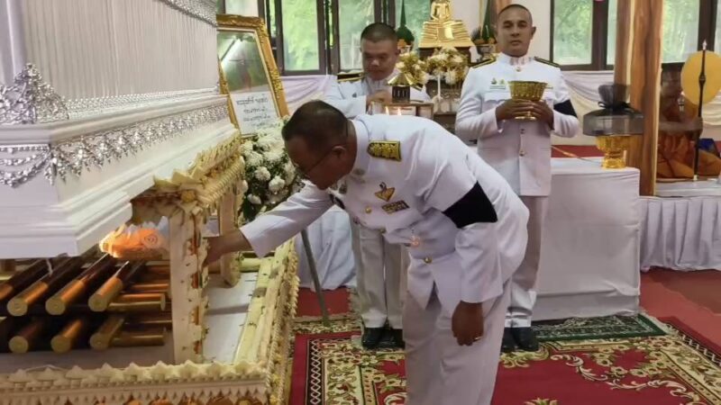 ร้อยเอ็ด – พระราชทานเพลิงศพ “พระสุระศักดิ์ ปิ่นละออ” มรณภาพจากอุบัติเหตุเด็กชาย 11 ขวบ ขับรถกระบะพุ่งชนคณะพระธุดงค์
