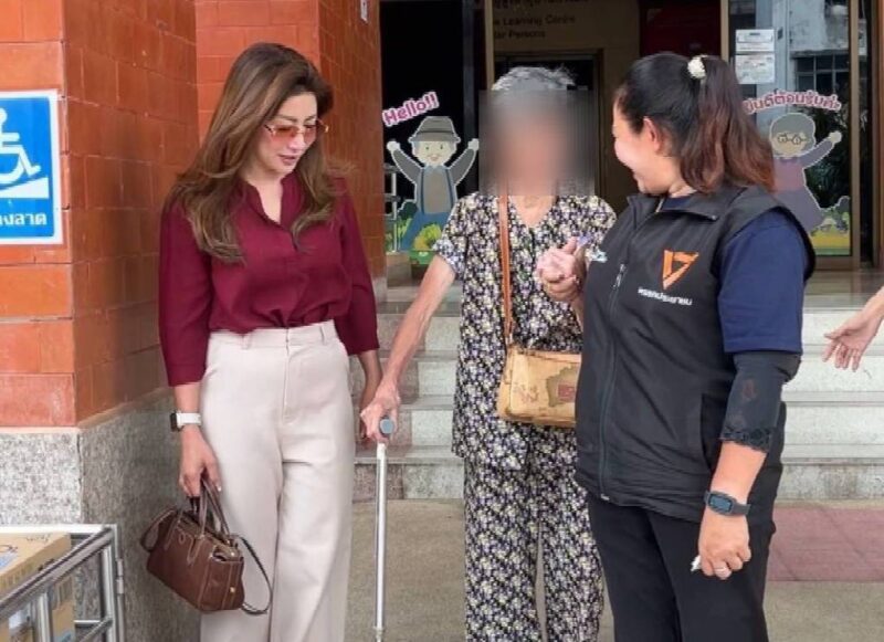 “สส.แอนศิริ” ส่งต่ออาม่าไร้บ้านสู่บ้านบางแค ปิดเคสด้วยความอบอุ่น หลังระดมทุกภาคส่วนช่วยเหลือจนได้รับการดูแลอย่างเหมาะสม