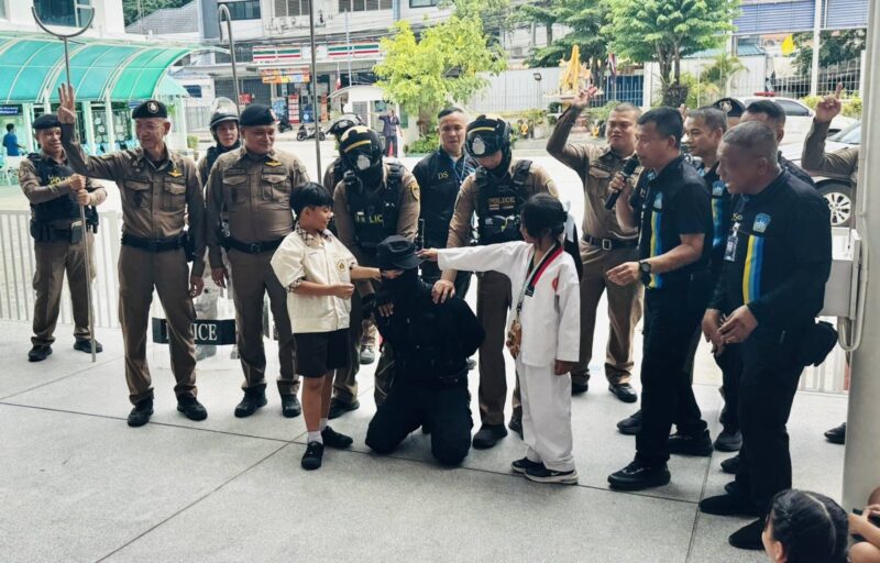 สน.เพชรเกษม เสริมสร้างความรู้และทักษะ กิจกรรมอบรมเชิงปฏิบัติการ “หนี ซ่อน สู้”