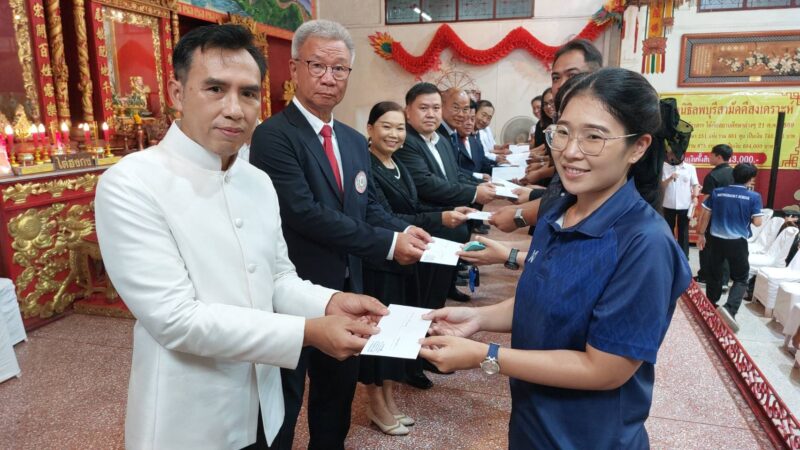 จังหวัดลพบุรี – มูลนิธิลพบุรีสามัคคีสงเคราะห์มอบข้าวสาร ทุนการศึกษา 681 ทุน