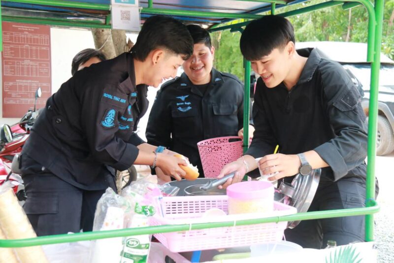 ผบ.ฉก.ทพ.22 จัดเลี้ยงอาหารพิเศษ สร้างขวัญกำลังใจและสวัสดิการให้ แก่กำลังพล