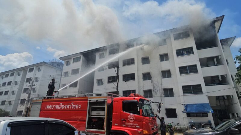 ปทุมธานีระทึกไฟไหม้เอื้ออาทรป้าฝ่ากองเพลิงช่วยสุนัขบาดเจ็บ