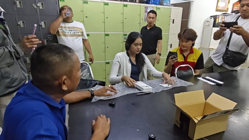 ปทุมธานี จบด้วยดีพลเมืองดีเก็บกล่องพัสดุมือถือคืนเจ้าของไร้รอยแกะ