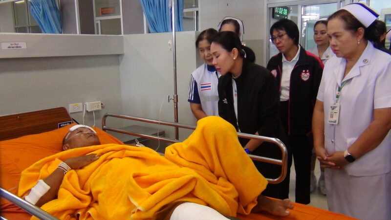 มุกดาหาร พม เข้าเยี่ยมให้กำลังพระสงฆ์ที่เด็กออทิสติก 11 ขวบขับรถชน