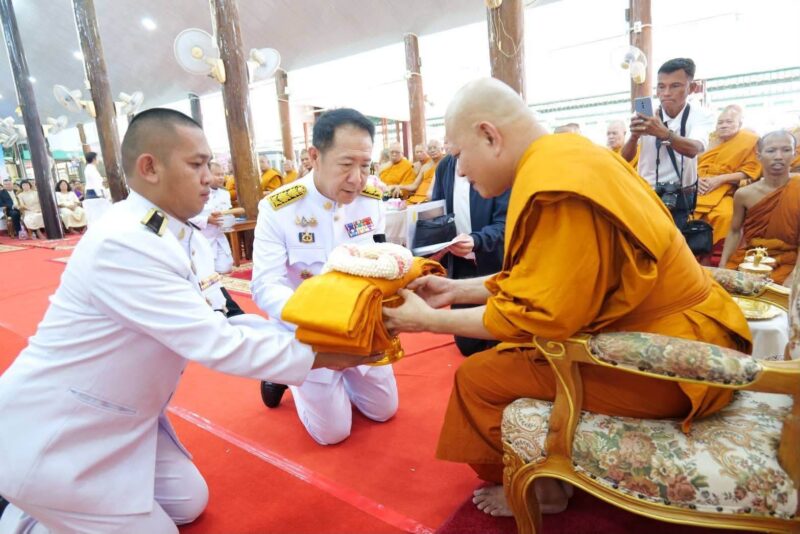 ผู้ว่าฯ ชลบุรี ร่วมพิธีฉลองสมณศักดิ์-พัดยศ ‘พระครูปลัดสัมพิพัฒนมงคลวราจารย์’ เจ้าคณะอำเภอพานทอง