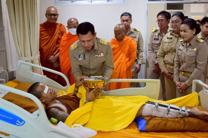 สมเด็จพระสังฆราช โปรดประทานกัปปิยภัณฑ์แก่พระภิกษุอาพาธจากเหตุรถยนต์พุ่งชนคณะพระธุดงค์ จังหวัดมุกดาหาร