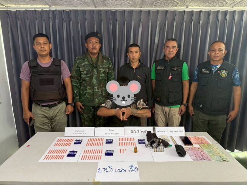 ชุมพ-รวบหนุ่มวัย 30 คาสวนปาล์ม พื้นที่สภ.สลุย ยึดยาบ้า 1,023 เม็ด พร้อมปืนไทยประดิษฐ์และกระสุน