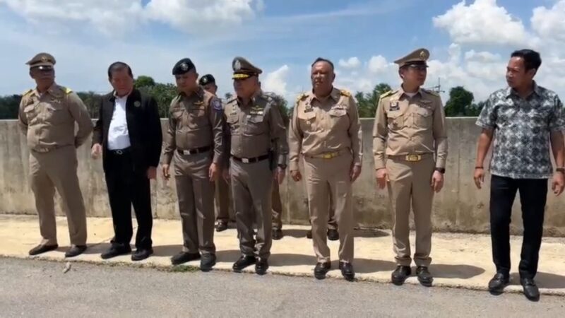 นายกฯ ลุยดูพนังกั้นน้ำหาดใหญ่ ปัดโยงงบแก้น้ำท่วมกับการเมือง ย้ำรัฐบาลทำเพื่อประชาชนทุกพื้นที่