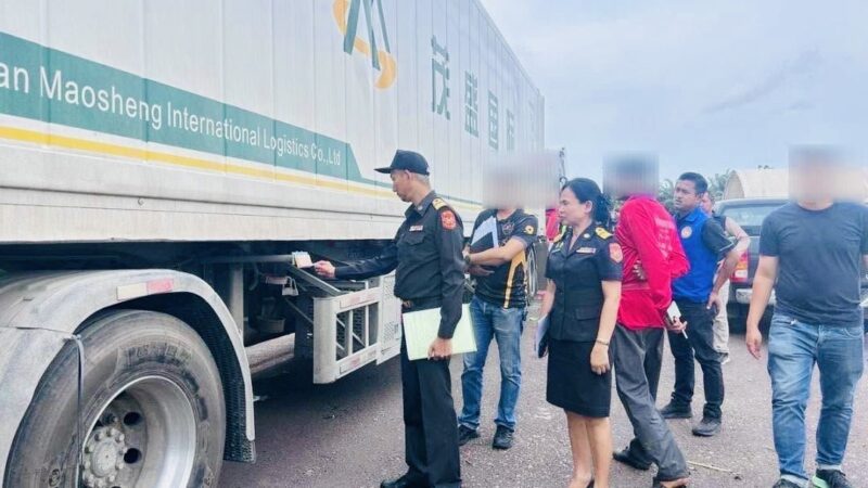 ชุมพร-ขนส่งฯ ลุยสกัดรถบรรทุกจีนวิ่งผิดเส้นทาง! พบจอด 5 คันที่หลังสวน เตรียมเอาผิดตามกฎหมาย