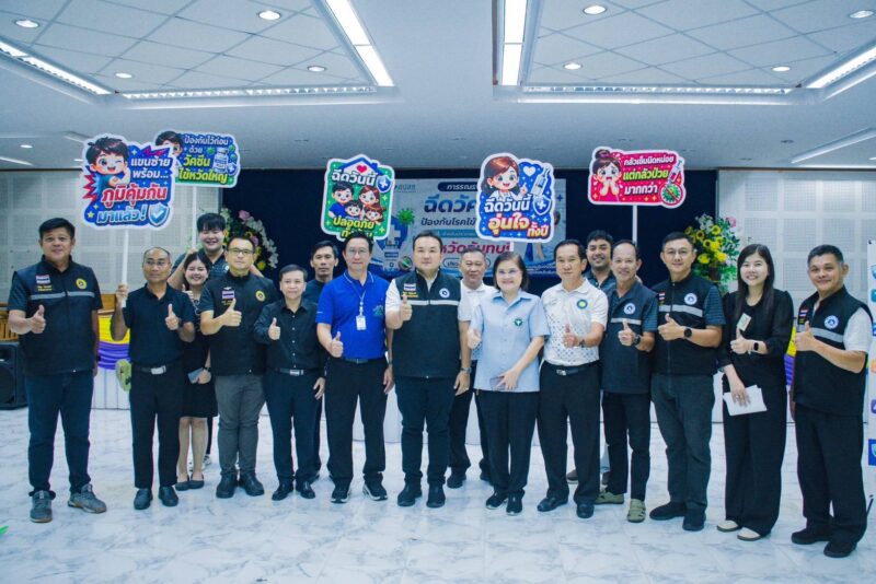 ท.เมืองจันท์ ตรวจเยี่ยม ให้กำลังใจ จนท.บริการฉีดวัคซีนป้องกันโรคไข้หวัดใหญ่ สำหรับประชาชนกลุ่มเสี่ยงและประชาชนทั่วไป