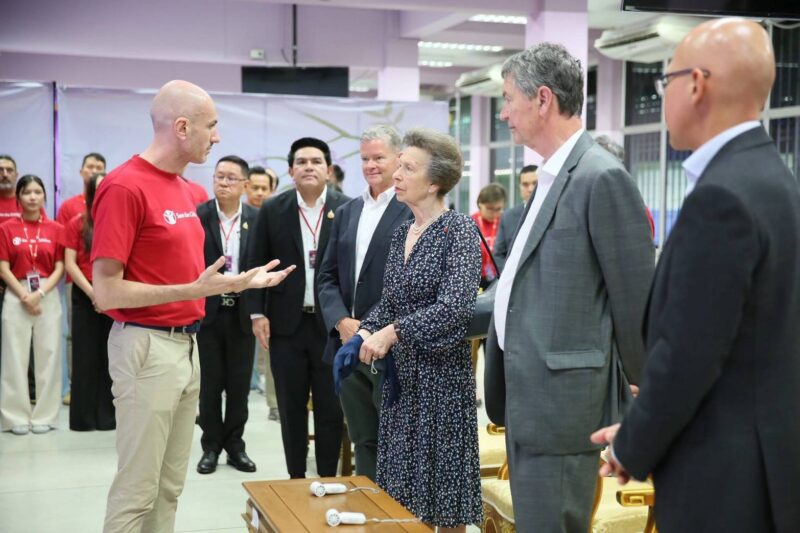 “รมว.สุรศักดิ์“ร่วมรับเสด็จ “เจ้าหญิงแอนน์” เสด็จเปิดกิจกรรมฟุตบอลเพื่อเด็กไทยที่คลองเตย พร้อมตำนานลิเวอร์พูล “เอมิล เฮสกี้ย์“จุดประกายความฝันเยาวชน