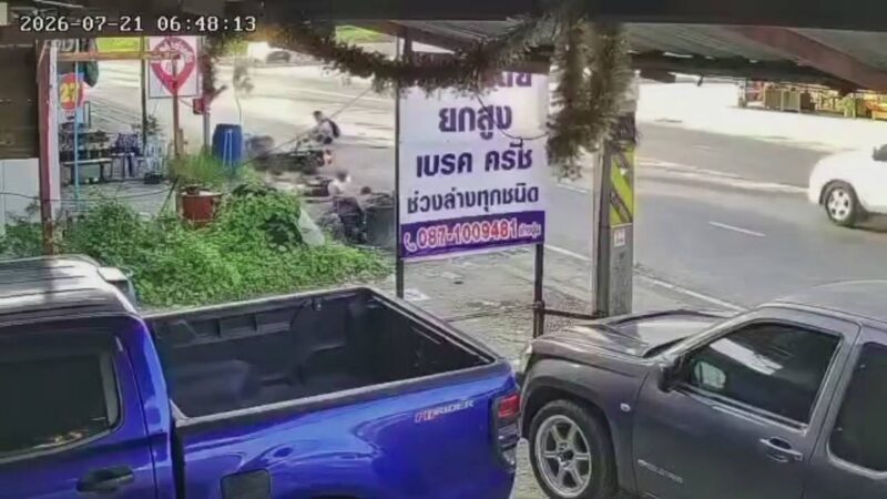 ปทุมธานีตาวัย62ถูกจยย.นักเรียนพุ่งชนจากด้านหลังไร้คนช่วยต้องฝืนขี่รถเลือดอาบกลับบ้านไกล 18 กม.(มีคลิป)