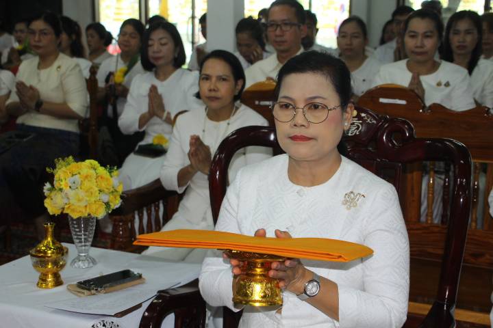 วันที่ 29 กรกฎาคม 2569 เวลา 16.30 น. ณ วัดบึงพระลานชัย พระอารามหลวง อำเภอเมืองร้อยเอ็ด จังหวัดร้อยเอ็ด นางสาวปราณี วงศ์บุตร รองผู้ว่าราชการจังหวัดร้อยเอ็ด เป็นประธานในพิธีถวายเทียนพรรษาและเครื่องไทยธรรม เนื่องในวันอาสาฬหบูชาและเทศกาลเข้าพรรษา พุทธศักราช 2569