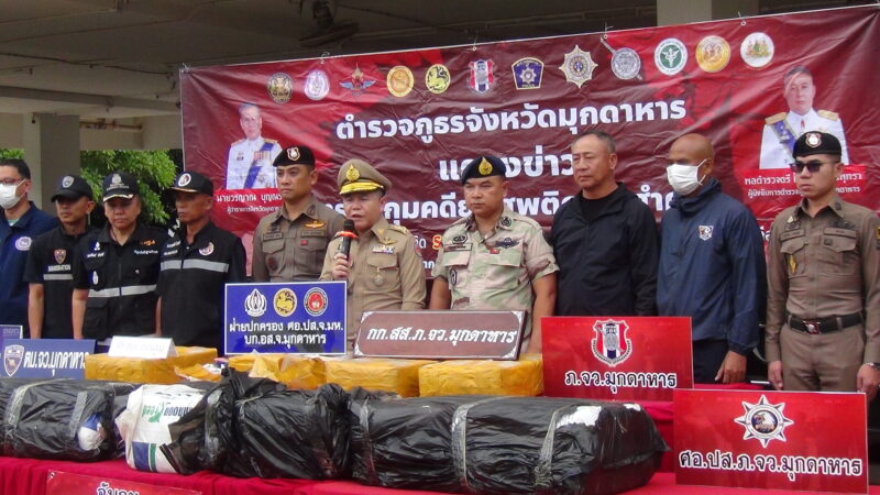 มุกดาหาร ตำรวจภูธรจังหวัดมุกดาหาร จับกุม 3 หนุ่มใต้ลักลอบขนยาบ้า 2,000,000 เม็ด