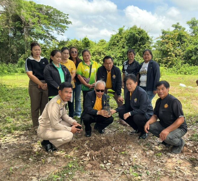 ร้อยเอ็ด – ป.ป.ช.ภาคประชาสังคมร้อยเอ็ด ลุยตรวจโครงการปลูกป่า พบ อบต.หนองแวงใช้หลักธรรมาภิบาล ต้นไม้รอด 248 ต้น เตรียมขยายปลูกอีก 3,000 ต้น