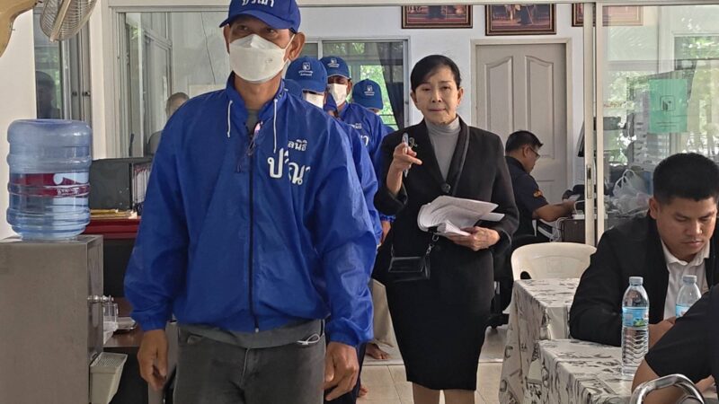 ปทุมธานี – ผู้ปกครองน้ำตาซึมร้องปวีณาลูกสาวถูกผอ.รร.จับหน้าอกนานกว่า2 ปี