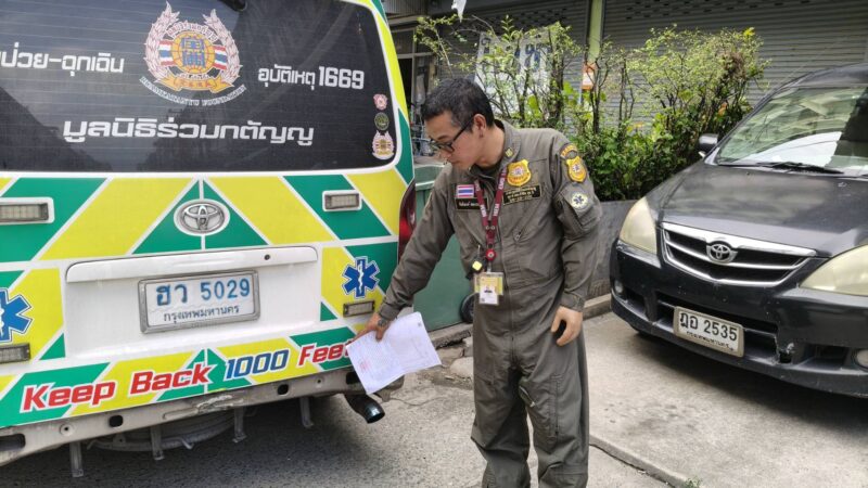 ปทุมธานี – จยย.ซิ่งชนท้ายรถกู้ภัยขณะไปรับคนเจ็บวอนออกมารับผิดชอบ