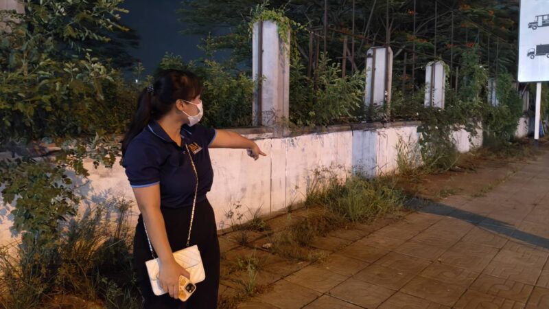 ปทุมธานี – โจรหื่นซุ่มมืดล็อกคอลวนลามสาวแอดมินกลางดึกขณะเดินกลับหอพัก