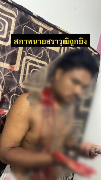 หนุ่มหลอนยา คิดว่าจะถูกเพื่อนฆ่า บุกเดี่ยวยิงเพื่อน กระสุนเฉี่ยวท้ายทอยบาดเจ็บ มิหนำซ้ำ เพื่อนบ้านที่อาศัยอยู่ติดกัน ถูกลูกหลงไปด้วยกระสุนเฉียดคาง กล้องวงจรปิดจับวินาทีเสียงปืน-ชาวบ้านวิ่งแตกตื่น