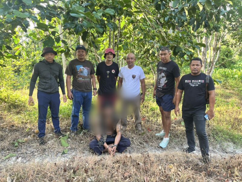 จับ’ไอเขียว’บนเขาสอยดาวในสภาพอิดโรย หลังหนีหมายจับบุกข่มขืนเยาวชนในบ้านพัก ก่อนส่งตัวฟ้องศาล ไร้ญาติประกันตัว