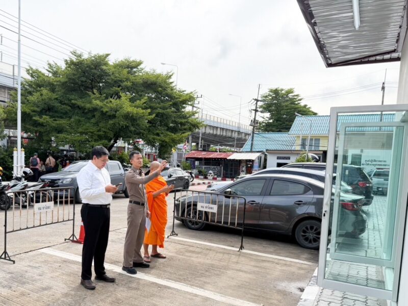 ปทุมธานี – วัดพระธรรมกายมอบอาคารรับรองประชาชนแก่ สภ.คลองหลวง รับวาระครบรอบ 122 ปี อ.คลองหลวง