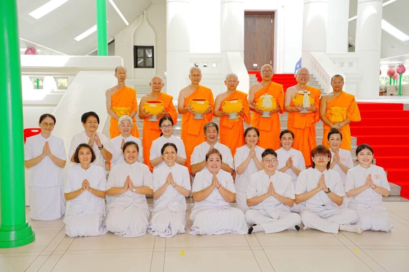 ปทุมธานี – วัดพระธรรมกายจัดบรรพชาอุปสมบทธรรมทายาทนานาชาติ 29 รูป จาก 4 ประเทศ