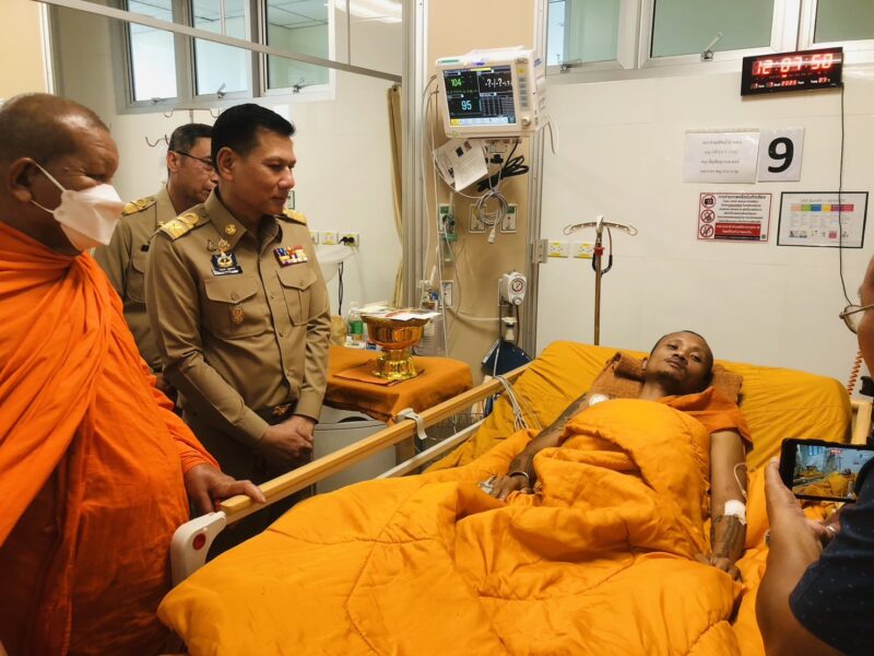 มุกดาหาร – สมเด็จพระสังฆราช โปรดประทานกัปปิยภัณฑ์ เยี่ยมพระอาพาธ