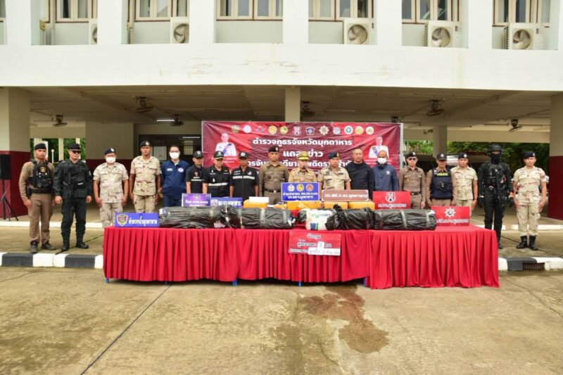 จังหวัดมุกดาหาร แถลงข่าวผลการจับกุมเครือข่ายยาเสพติดรายสำคัญ ยึดยาบ้า 2 ล้านเม็ด พร้อมผู้ต้องหา 3 ราย และอายัดทรัพย์สินมูลค่ากว่า 1.2 ล้านบาท