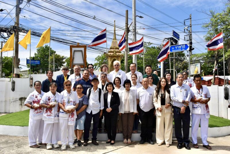 ขจรศักดิ์” ที่ปรึกษา สนท. – ผู้บริหาร บจก.ฐาปนินทร์ ผู้สร้างป้ายสมาคมยุคเริ่มแรก จัดบวงสรวงใหญ่พระสยามเทวาธิราช ย้ำความผูกพันยาวนานกว่า 30 ปี