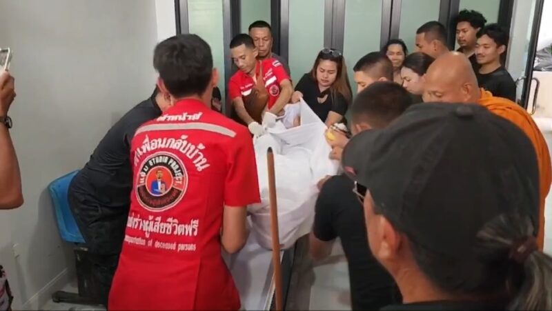 สุดเศร้า ญาติรับศพ “แอ๊น วัยย์ธยา” ลูก 3 ขวบ ร้องไห้หาพ่อลั่น รพ. ขณะที่ ประปาภูมิภาคฯ สั่งผู้รับเหมา เร่งเยียวยาครอบครัวผู้เสียชีวิตแล้ว