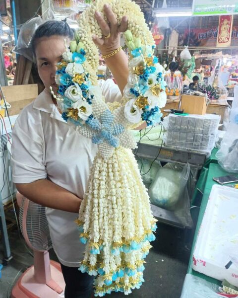 ปทุมธานีตลาดดอกไม้สี่มุมเมืองจัดทัพรับเทศกาลวันแม่ ชูพวงมาลัยมะลิชาววัง-ดอกไม้ครบวงจร ช้อปสบายด้วยที่จอดรถกว่า 4,000 คัน
