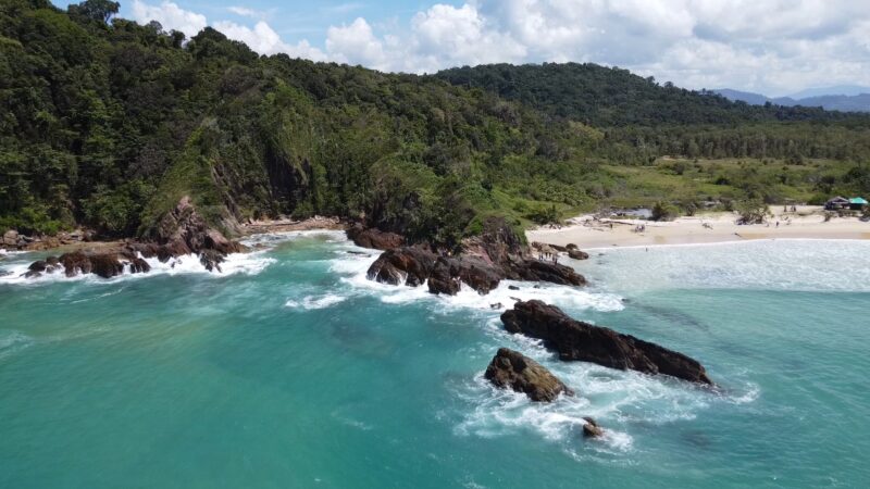 พังงา-ชวนเที่ยว “เขาหน้ายักษ์” หาดลับพังงา น้ำทะเลสีฟ้าใส โขดหินแปลกสีสันสวยงามกลางอุทยานฯ เขาลำปี-หาดท้ายเหมือง