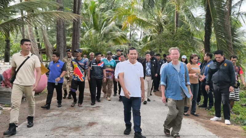 พังงา-กำนันตำบลนาเตยยื่นหนังสือให้รองปลัดสำนักนายกรัฐมนตรี ขอให้เร่งตรวจสอบบุกรุกที่ดินของรัฐในอำเภอท้ายเหมือง