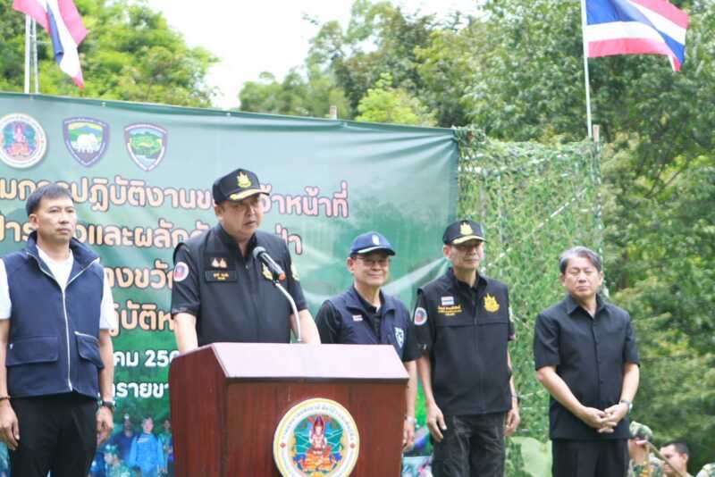 รมว.ทส. “สุชาติ” ลงพื้นที่จันทบุรี ลุยแก้ปมช้างป่า-ที่ดินทับซ้อน ชูระบบ AI เตือนภัย มุ่งเป้า “คนอยู่ได้ ช้างอยู่ได้ ป่าอยู่รอด”