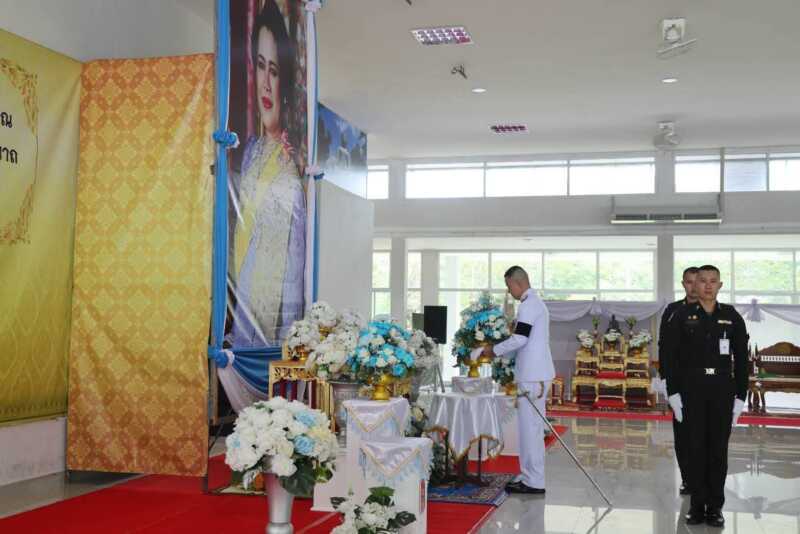 ผบ.กรม ทพ.21 ร่วมพิธีทำบุญตักบาตร เจริญพระพุทธมนต์ วางพานพุ่มดอกไม้ และพิธีถวายราชสดุดี เนื่องในโอกาสวันคล้ายวันพระราชสมภพสมเด็จพระนางเจ้าสิริกิติ์ พระบรมราชินีนาถ พระบรมราชนนีพันปีหลวง 12 สิงหาคม และ วันแม่แห่งชาติ
