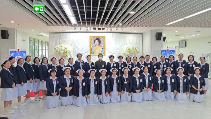 โรงพยาบาลสมเด็จพระบรมราชเทวี ณ ศรีราชา จัดพิธีน้อมรำลึกในพระมหากรุณาธิคุณ สมเด็จพระนางเจ้าสิริกิติ์ พระบรมราชินีนาถ พระบรมราชชนนีพันปีหลวง สภานายิกาสภากาชาดไทย และวันแม่แห่งชาติ