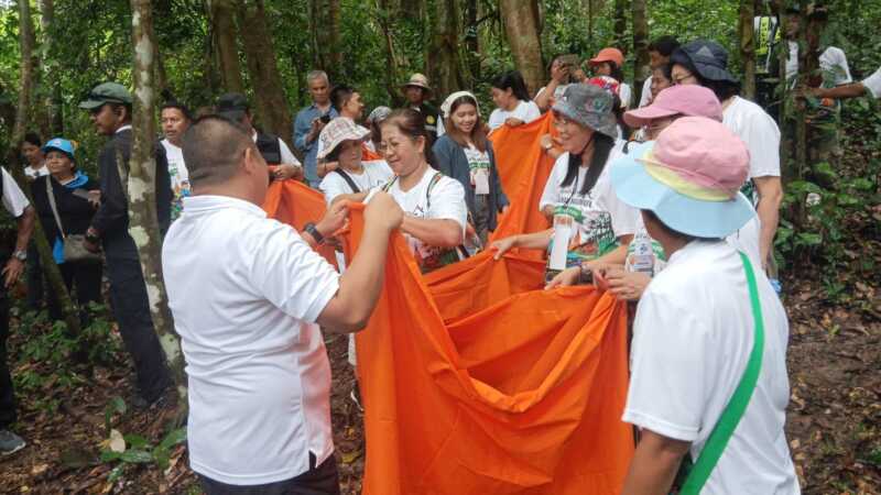 ชุมพร -สายมูห้ามพลาด บวชป่าถวายวันแม่แห่งชาติ รักษาต้นตะเคียนสามพอน อายุกว่า 200 ปี รุกขมมรดก ใต้ร่มพระบารมี