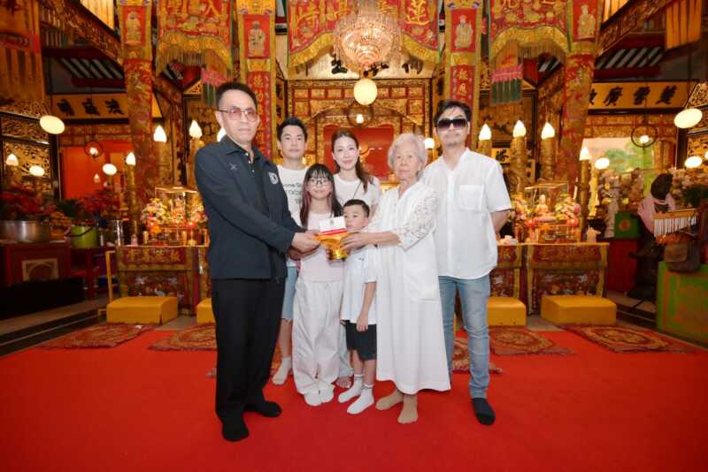 มูลนิธิป่อเต็กตึ๊ง ประกอบพิธีเปิดประตูผี เนื่องในงานประเพณีทิ้งกระจาด ประจำปี 2569 พร้อมเชิญชวนสาธุชนร่วมงานมหาบุญมหากุศลทั้งที่ศาลเจ้าไต้ฮงกง พลับพลาไชย และศาลเจ้าไต้ฮงกงหยกขาวฯ สาทร กรุงเทพฯ