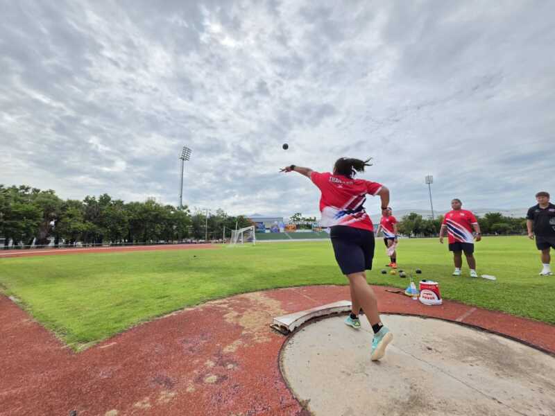 ทัพกรีฑาคนพิการทางสมองทีมชาติไทย นำทัพโดย “ฟิวส์-อมรเทพ” และ “ชมพู่-อรวรรณ” เดินหน้าเก็บตัวฝึกซ้อมอย่างเข้มข้นที่ มรภ.เพชรบุรี ด้านสตาฟฟ์โค้ชเสริมแกร่งทุกด้าน มั่นใจสภาพร่างกายและจิตใจนักกีฬาสุดฟิต พร้อมสร้างรอยยิ้มให้คนไทยในศึกเอเชียนพาราเกมส์ ที่ไอจิและนาโกยา