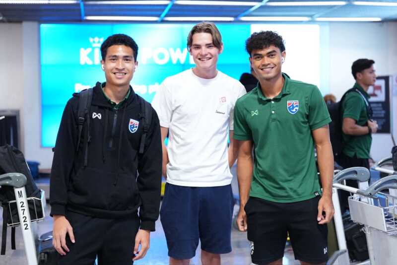 ฟุตบอลทีมชาติไทย กลับถึงไทย เตรียมลุยต่อ, พาตริก หวังแฟนมาช่วยเชียร์นัดเจอสิงคโปร์ เลก 2