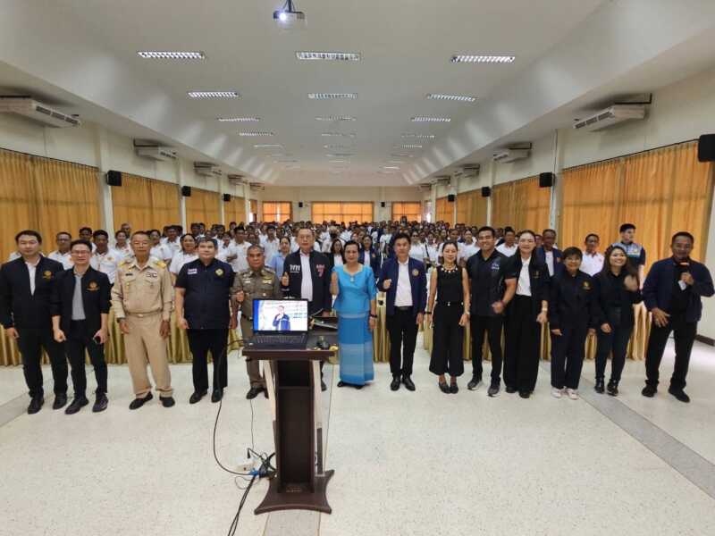 กมธ.สภาฯ ติวเข้มกำแพงเพชร! เสริมความรู้กฎหมายเลือกตั้ง ดันผู้นำท้องที่ “บำบัดทุกข์ บำรุงสุข” ครบวงจร
