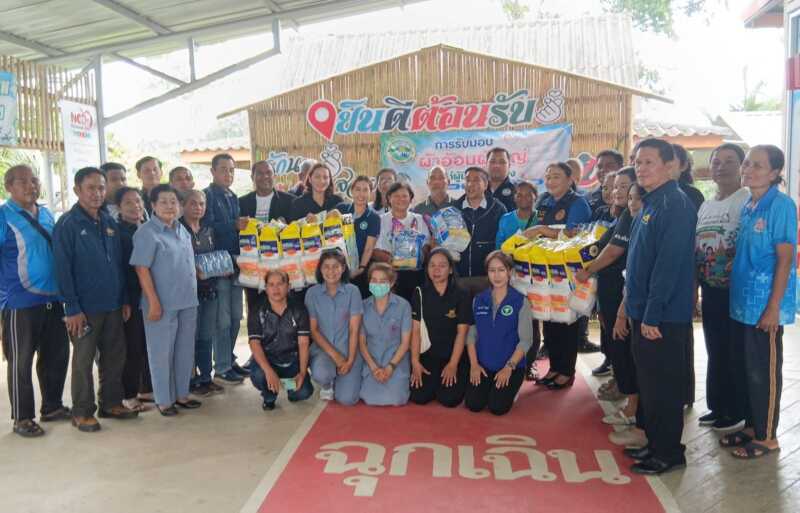 ​สะเทือนหัวใจคนไทยทั้งประเทศ! สส.ติดดินเห็นความทุกข์ผู้ป่วยติดเตียงน้ำตาตกใน! ควักเงินเดือน 3 เดือนซ้อน ซื้อแพมเพิส-ข้าวสาร ลุยช่วยผู้ป่วยติดเตียงถึงมุ้งนอน
