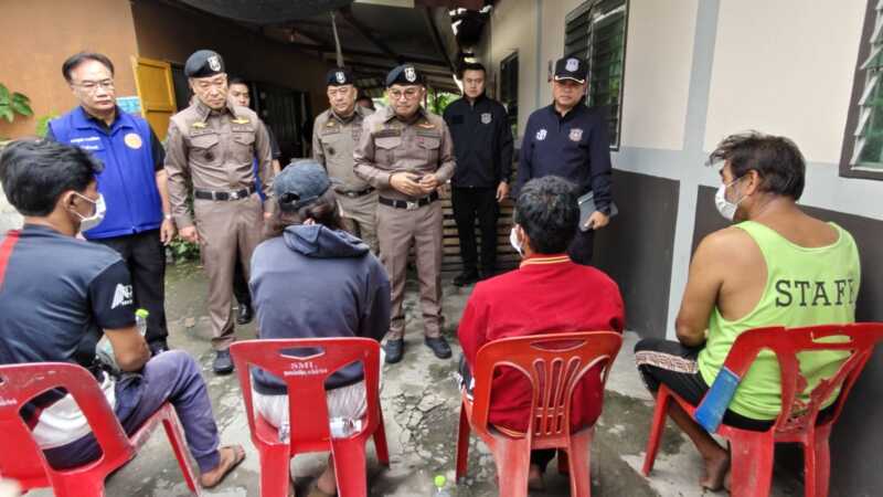 ปทุมธานีบช.ปส.สนธิกำลังปูพรมค้น10จุด ชุมชนล็อค5ไร่ ธัญบุรีรวบเอเย่นต์ค้ายาเดินหน้ายกระดับชุมชนปลอดภัย